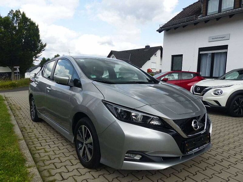 Nissan Leaf ZE1