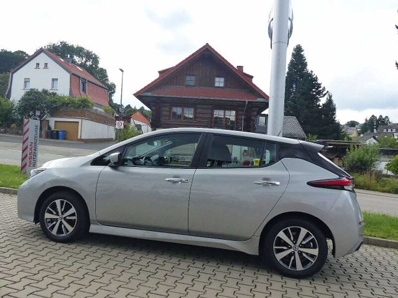 Nissan Leaf ZE1