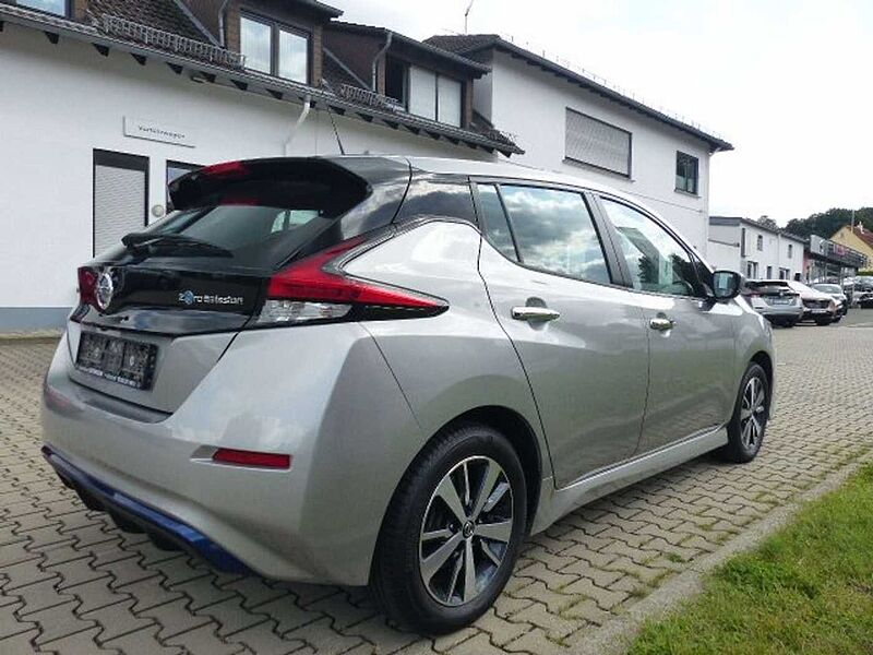 Nissan Leaf ZE1